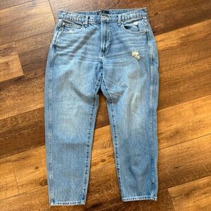 GAP Women’s Mom Jeans Medium Wash Tapered Leg High Waist Distressed